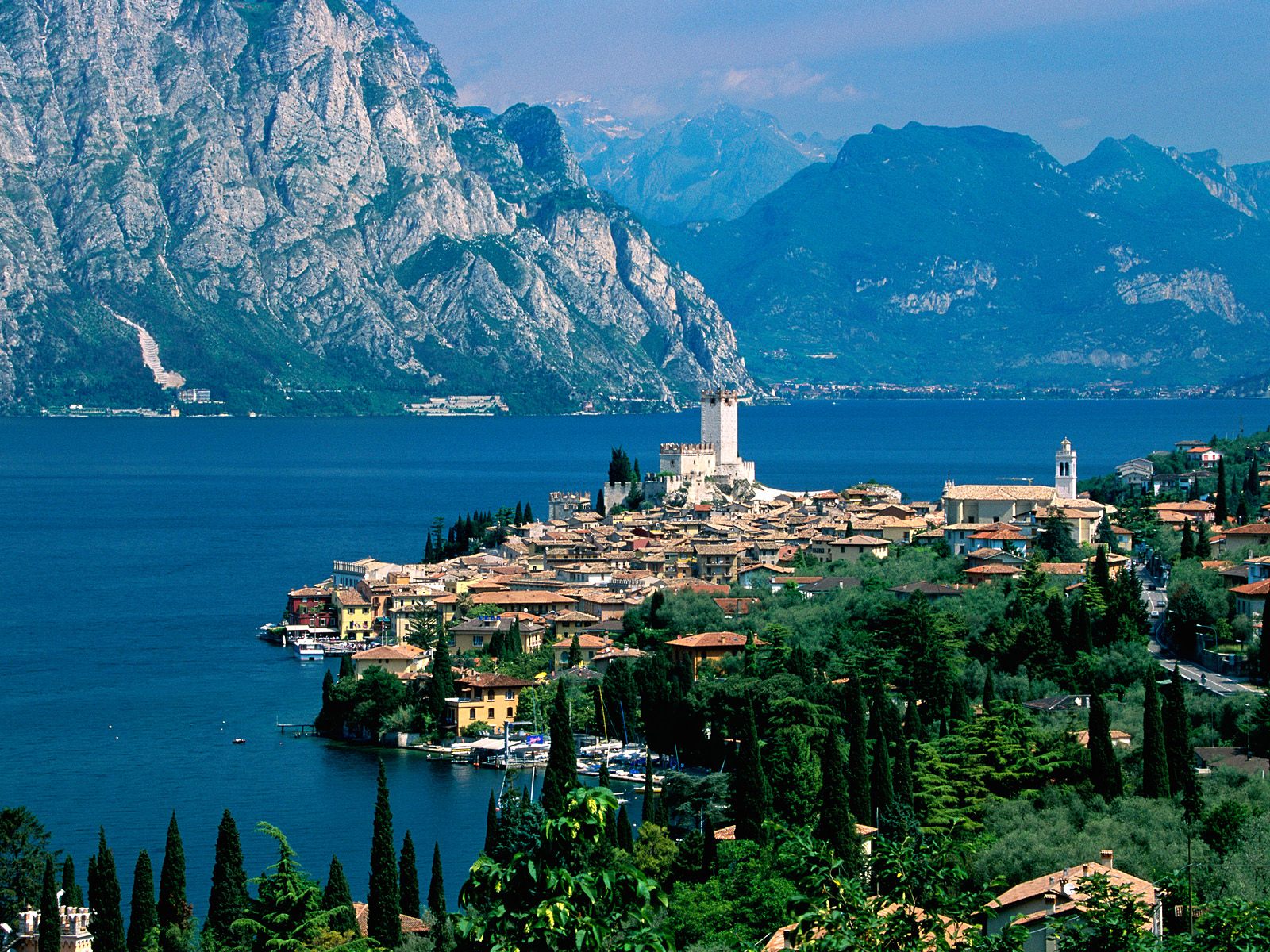 Bassi lancia l’allarme sul Garda: rischio speculazione!